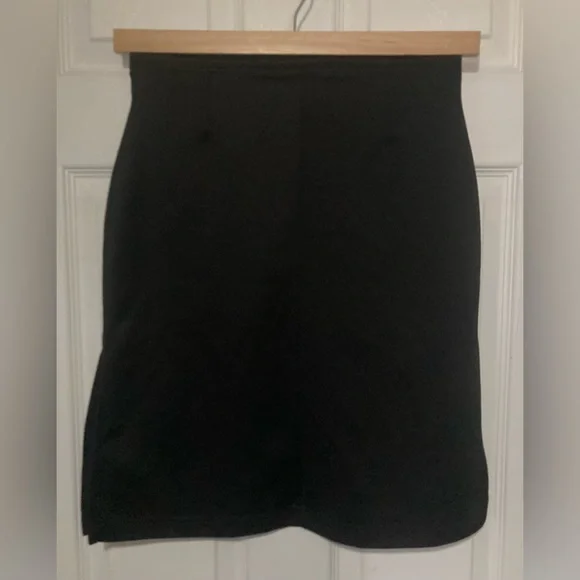 EUC π¦ Derek Heart jet black embroidered A line skirt - Picture 2 of 4